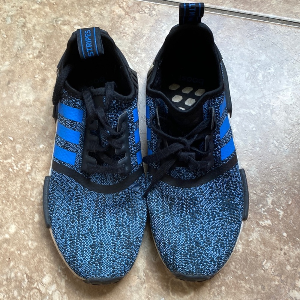 Adidas kids sneaker size 5 1/2